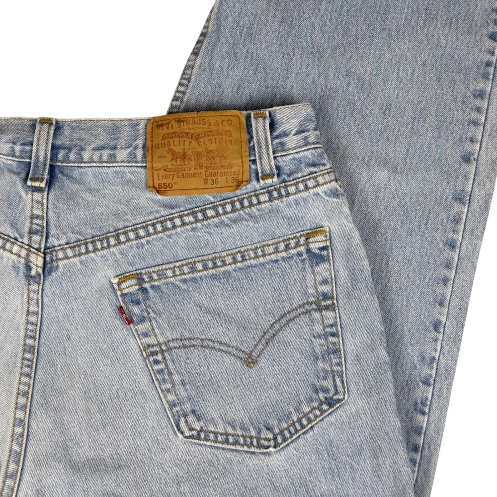 Vintage Levi's 550 Relaxed Men's Jeans 32.5x33.5 Light Wash 100% Cotton 1999 Y2K